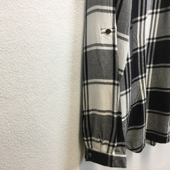 Eddie Bauer Black & White Plaid Tunic Blouse with Side Pockets - Picture 7 of 13